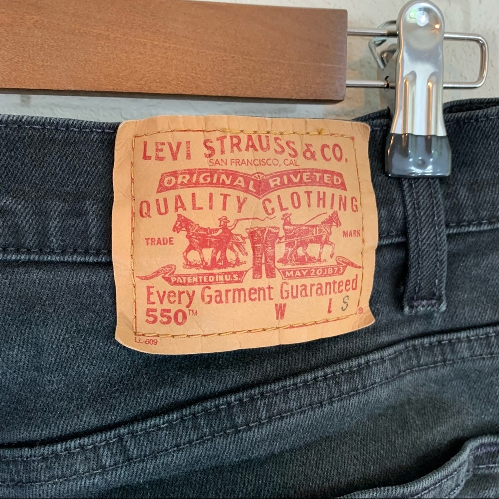 Vintage Levi’s 550 Black High Wasted Jeans - Picture 9 of 9